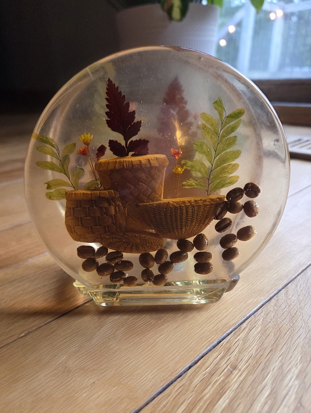 Vintage 70s Boho  Resin Napkin Holder